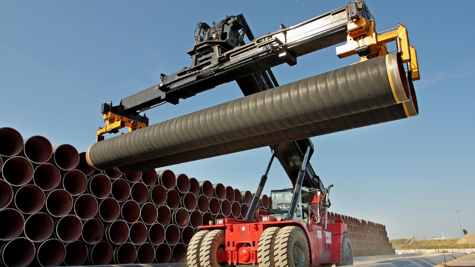 container reach stacker